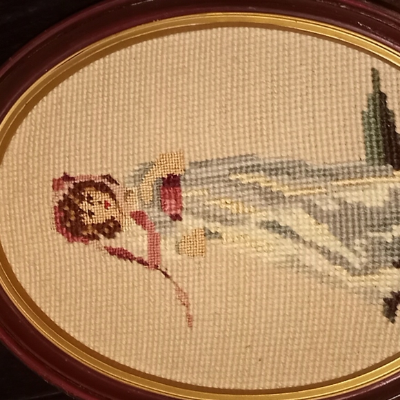 ANTIQUE VICTORIAN NEEDLEPOINT MAN AND WOMAN OVAL FRAME WALL HANGING PAIR - Picture 7 of 10